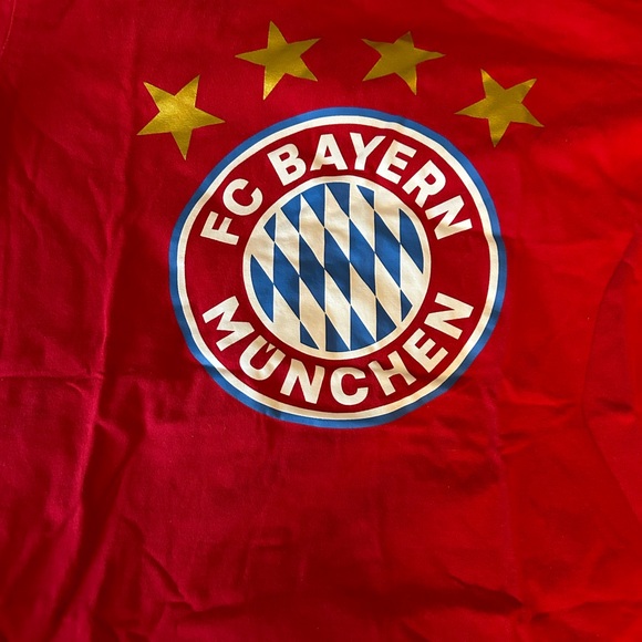 FC Bayern Munich T-Shirt - Red - Size “Men’s” Medium - Picture 2 of 7